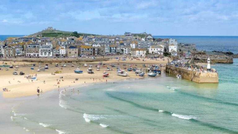 Visitor economy (accommodation, hospitality, leisure): Cafe Group in St Ives
A family-run café and restaurant group with 28 staff. The April 2026 NLW increase will significantly impact payroll costs, while the frozen VAT threshold challenges seasonal revenue management.
Their focus: rota efficiency, menu margin analysis and strengthening off-peak trade.
Harland support: pricing support and forward cashflow planning.