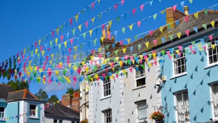 Wholesale, retail and motor trades: Retail Group in Truro & Falmouth
A group of independent homeware and lifestyle shops. The frozen VAT threshold and wage increases coming in April 2026 tighten margins, particularly during tourist peaks.
Their focus: stock planning, margin reviews and developing more stable year-round income.
Harland support: cashflow forecasting and pricing strategy.