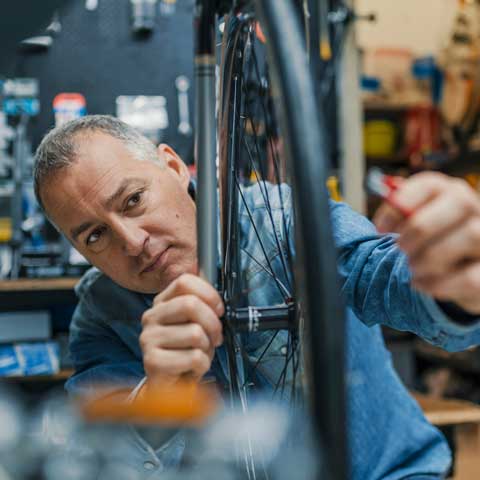 Comparison of VAT schemes for UK small businesses including standard, cash accounting and flat rate
